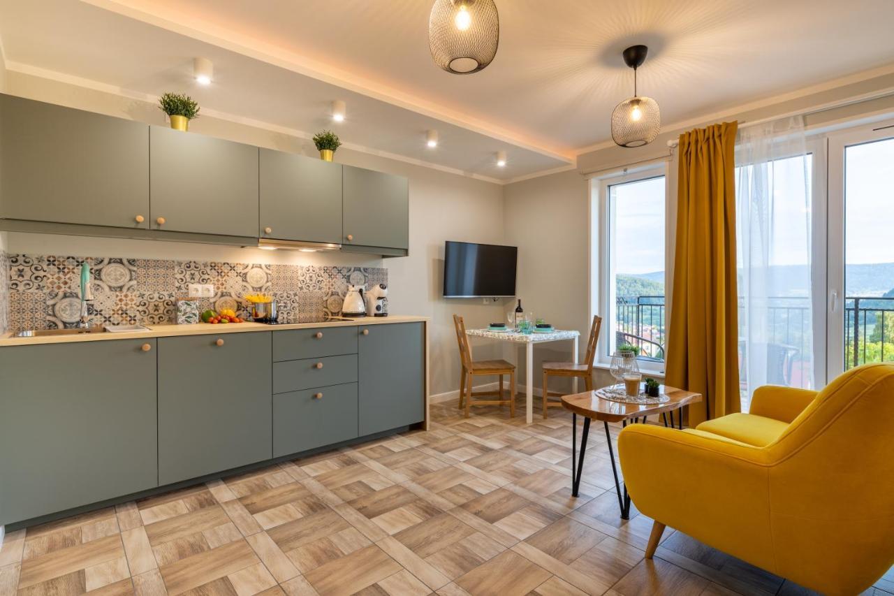 Villa Kasztelan Apartamenty Ustrzyki Dolne Bagian luar foto
