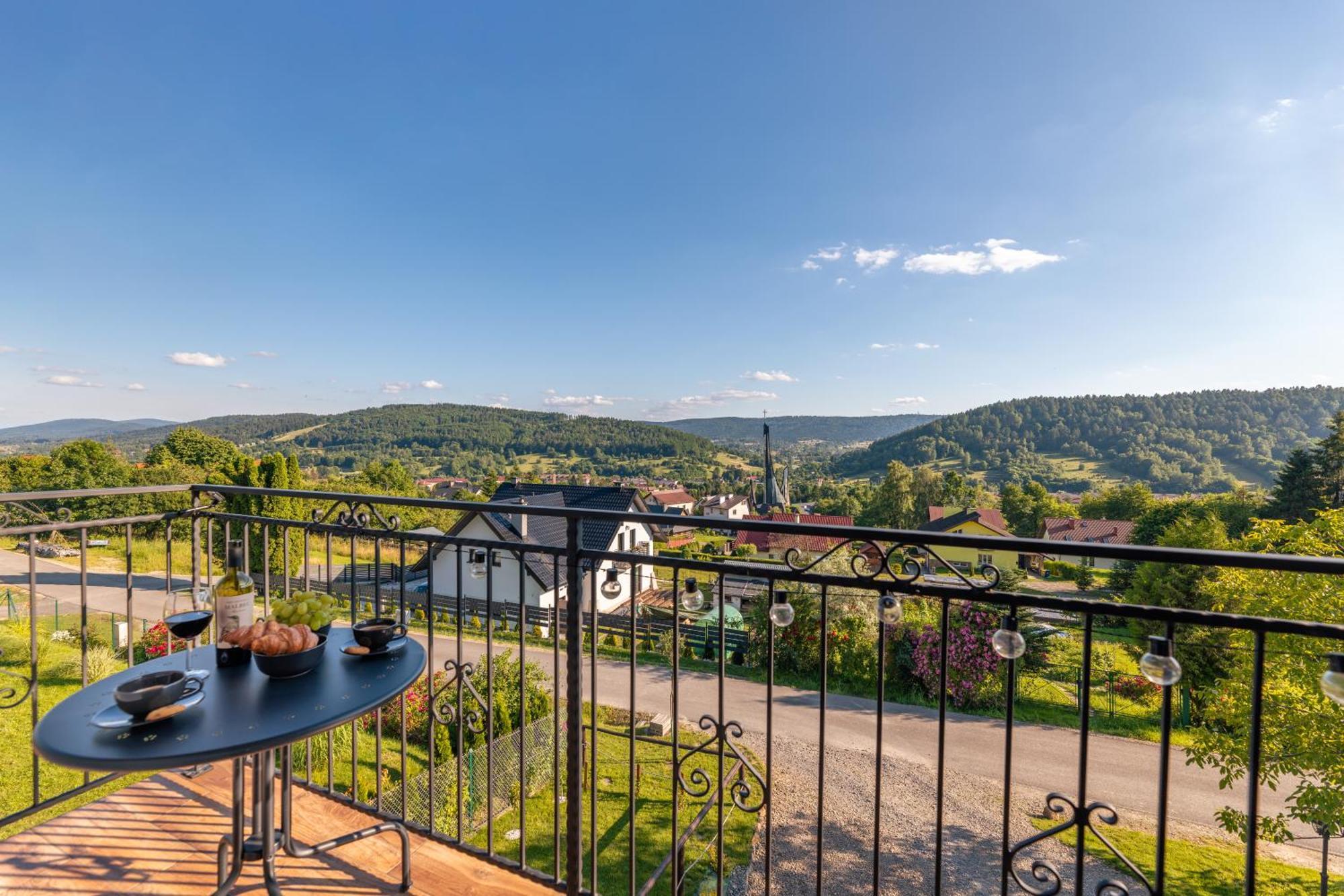 Villa Kasztelan Apartamenty Ustrzyki Dolne Bagian luar foto